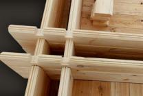 Полости между брусом заполняется эковатой